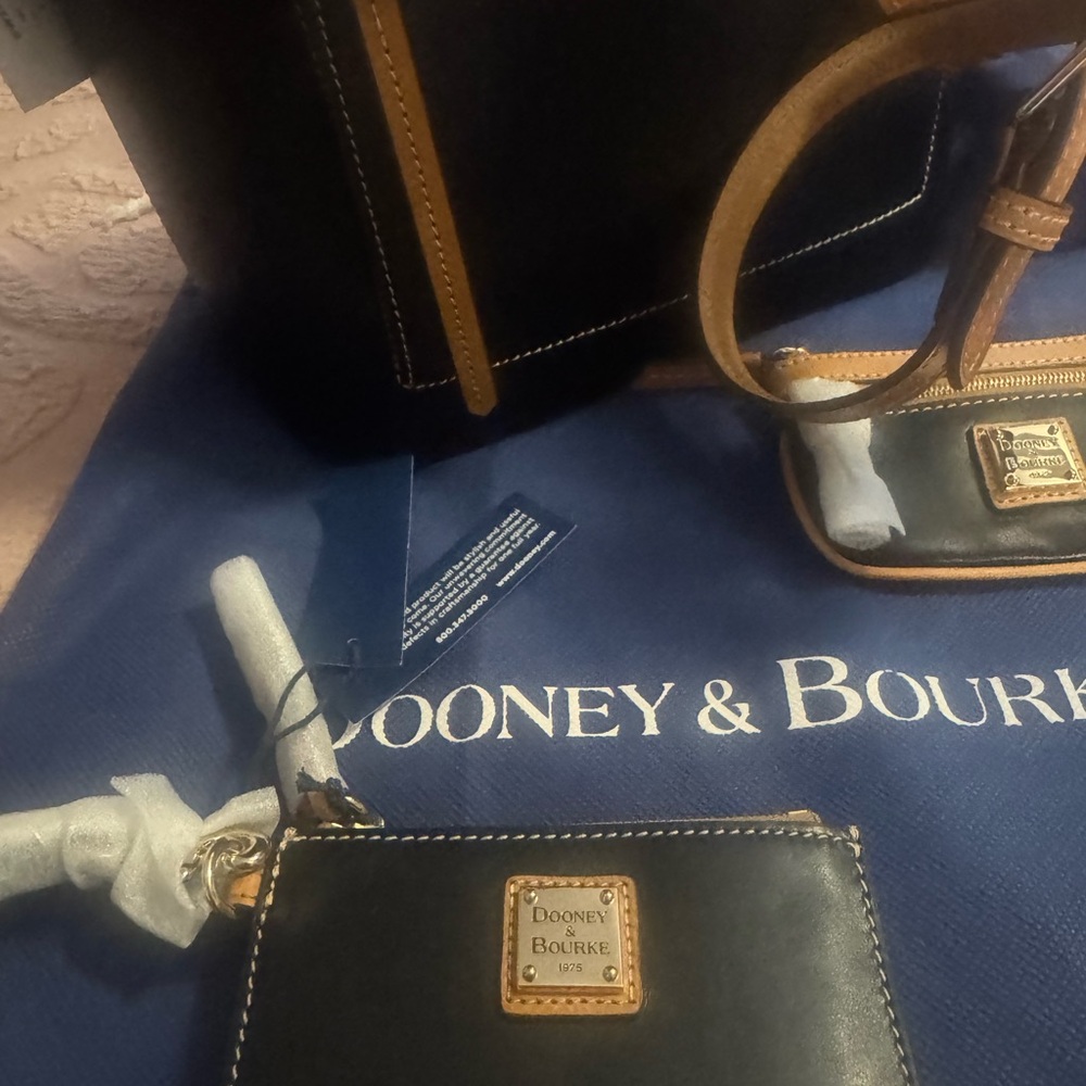 Dooney & Bourke Wexford leather Black and Brown Shoulder Bag Set - Picture 5 of 12